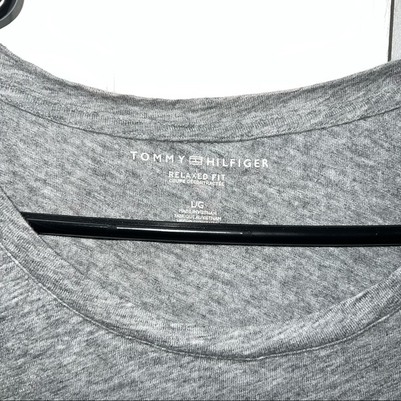 Tommy Hilfiger T Shirt - Picture 2 of 3